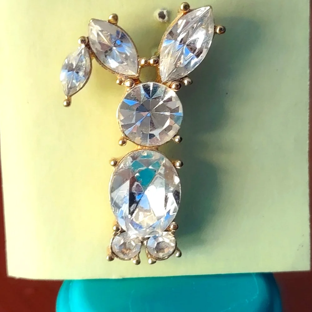 Crystal Bunny Rabbit Pin - Picture 4 of 15